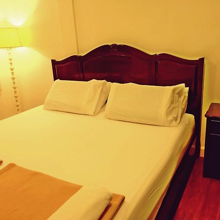 Baan Paan Sook Unitato Hostel Bangkok Kültér fotó
