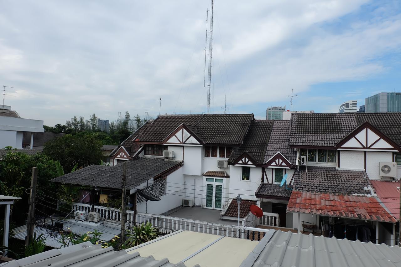 Baan Paan Sook Unitato Hostel Bangkok Kültér fotó