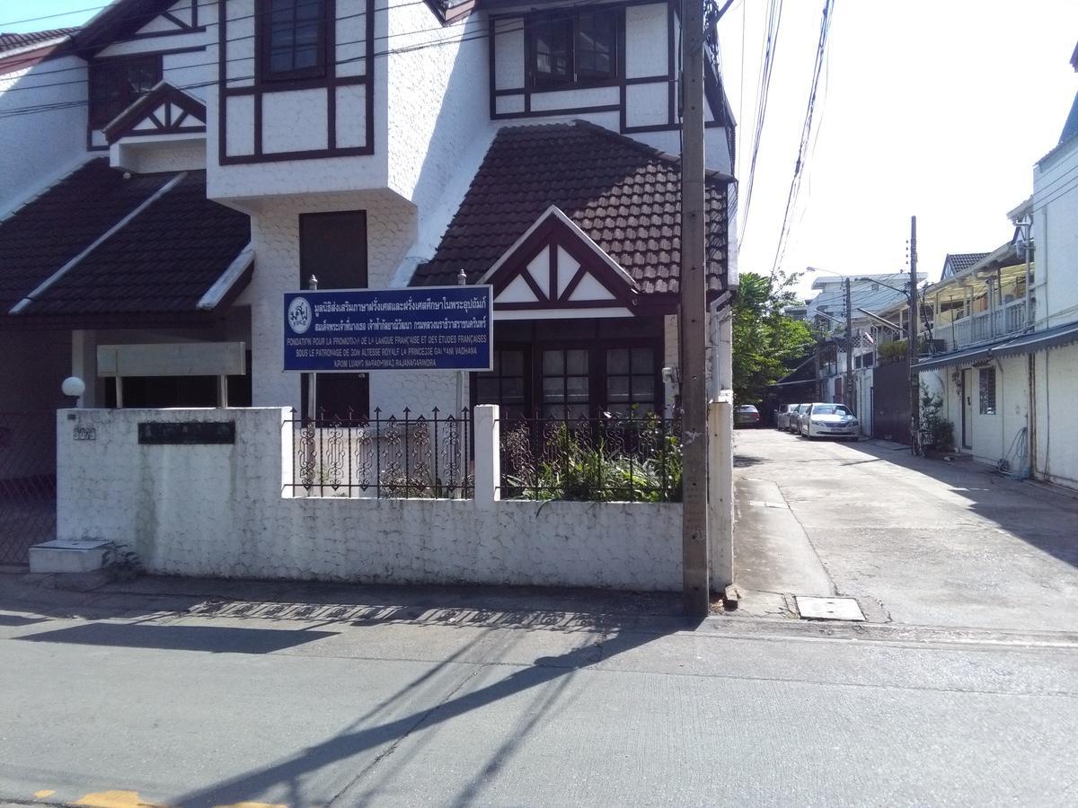 Baan Paan Sook Unitato Hostel Bangkok Kültér fotó