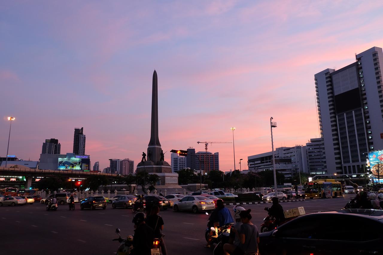 Baan Paan Sook Unitato Hostel Bangkok Kültér fotó