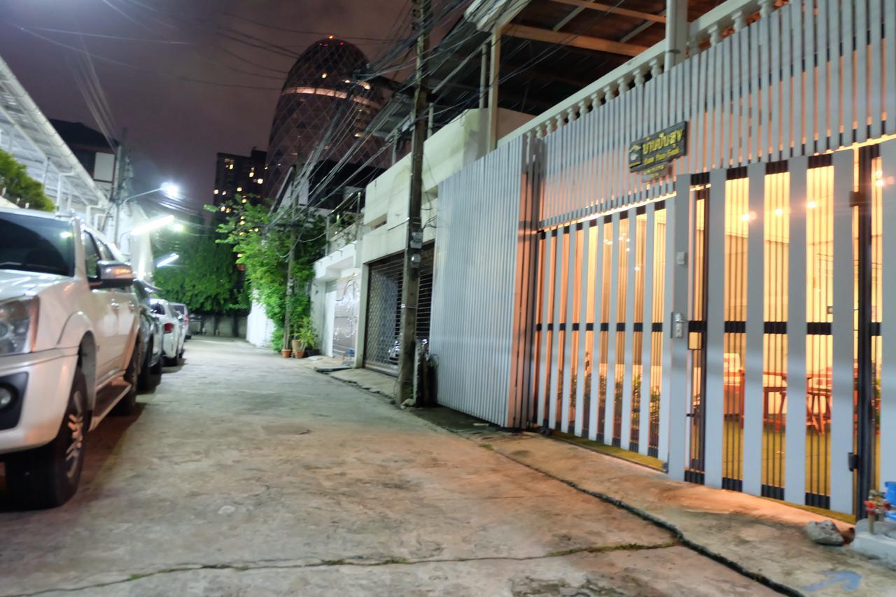 Baan Paan Sook Unitato Hostel Bangkok Kültér fotó