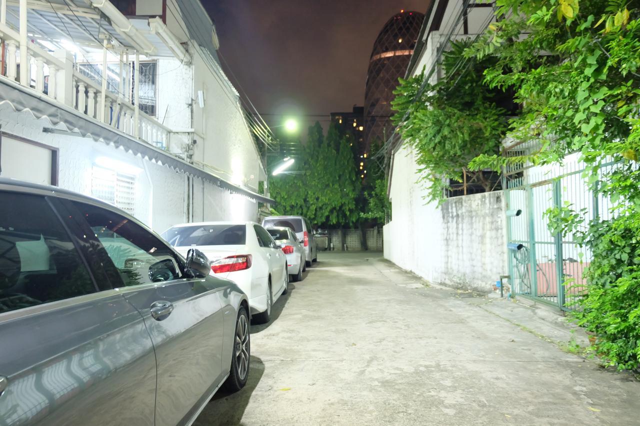 Baan Paan Sook Unitato Hostel Bangkok Kültér fotó
