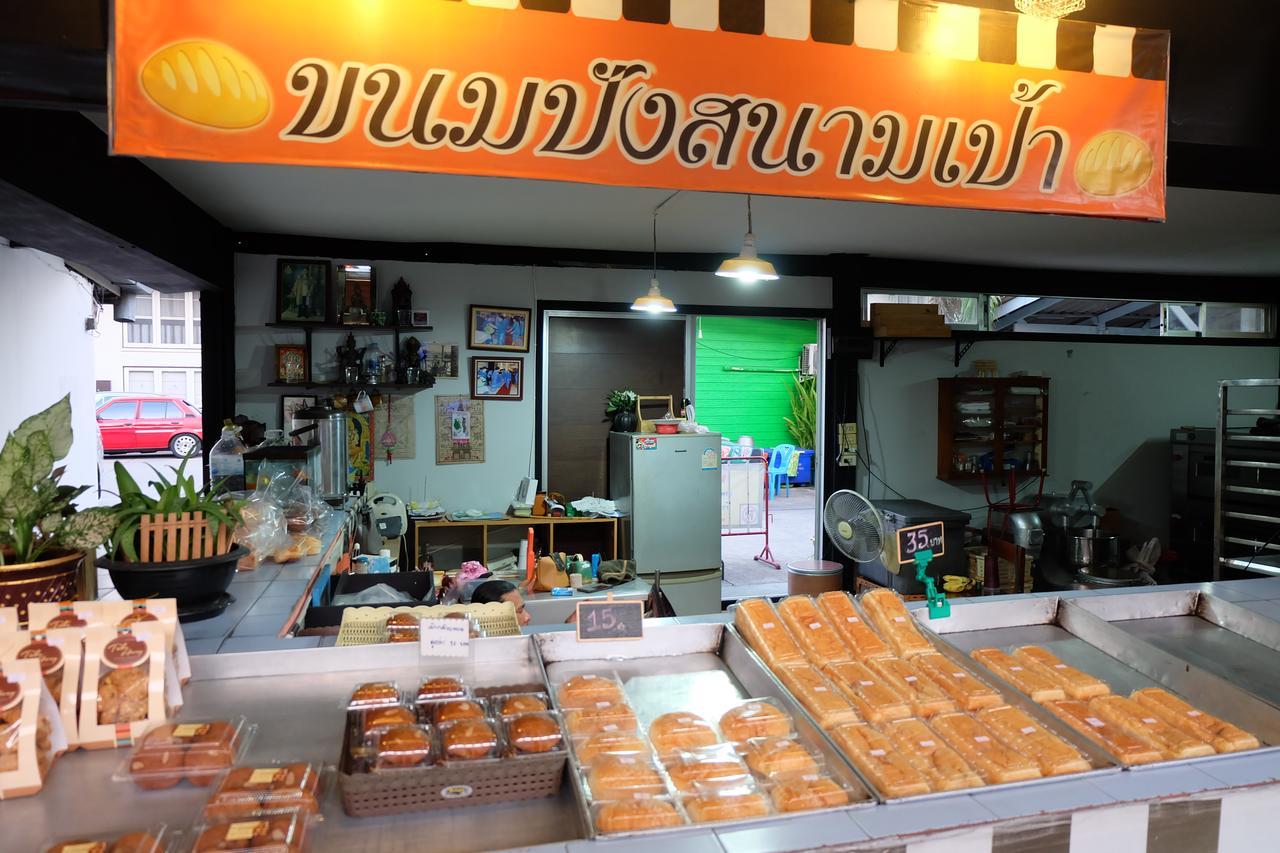 Baan Paan Sook Unitato Hostel Bangkok Kültér fotó