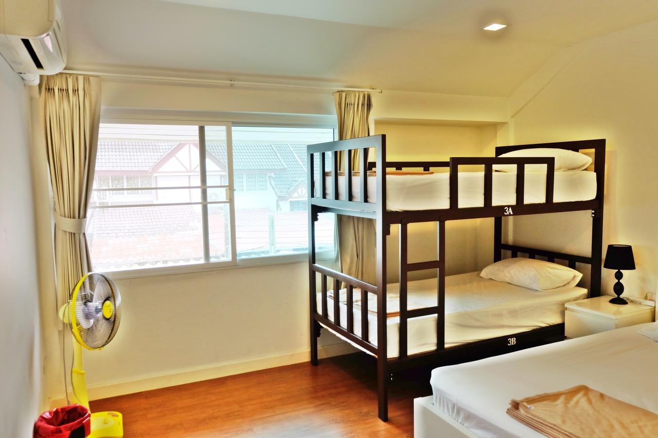 Baan Paan Sook Unitato Hostel Bangkok Kültér fotó