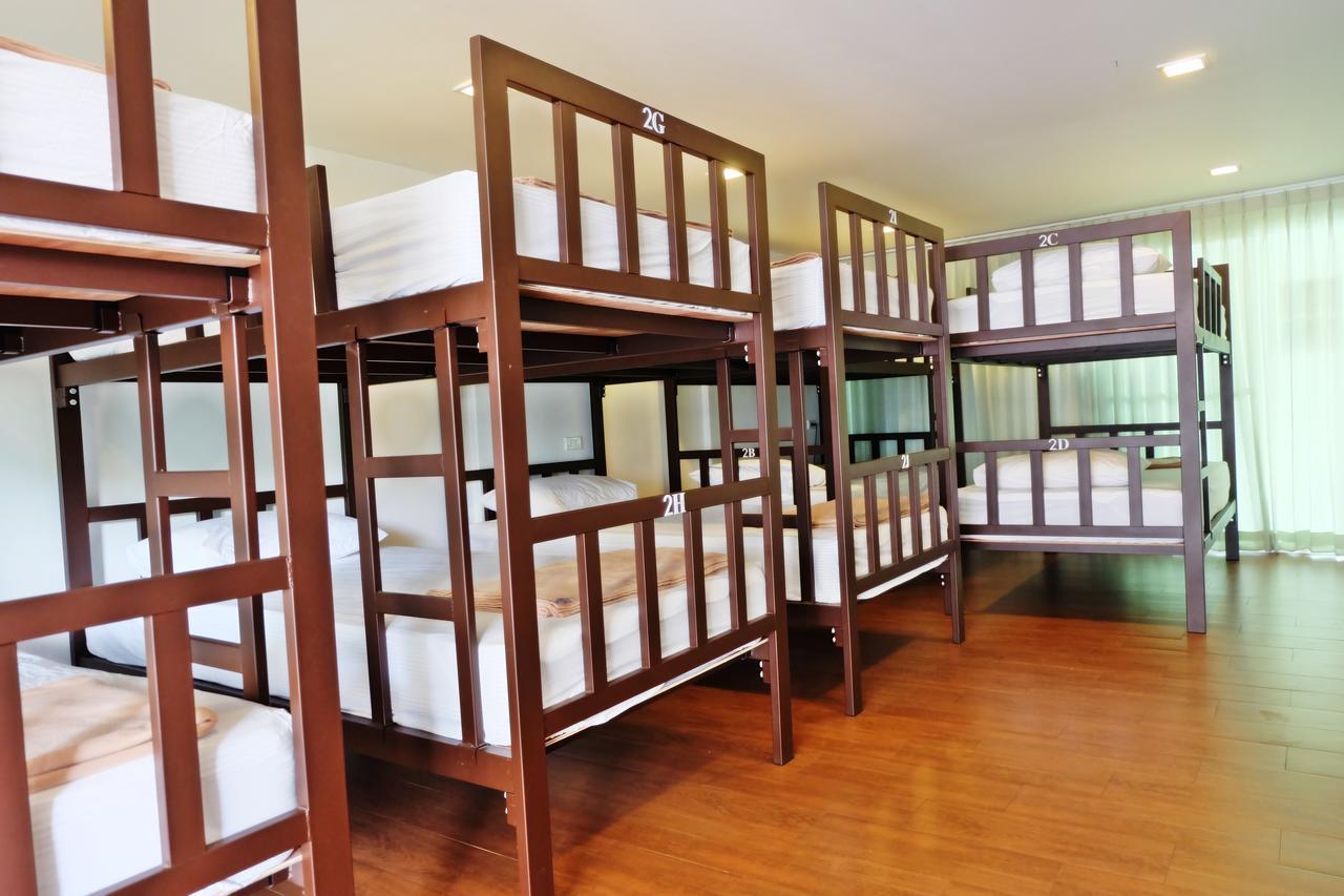 Baan Paan Sook Unitato Hostel Bangkok Kültér fotó