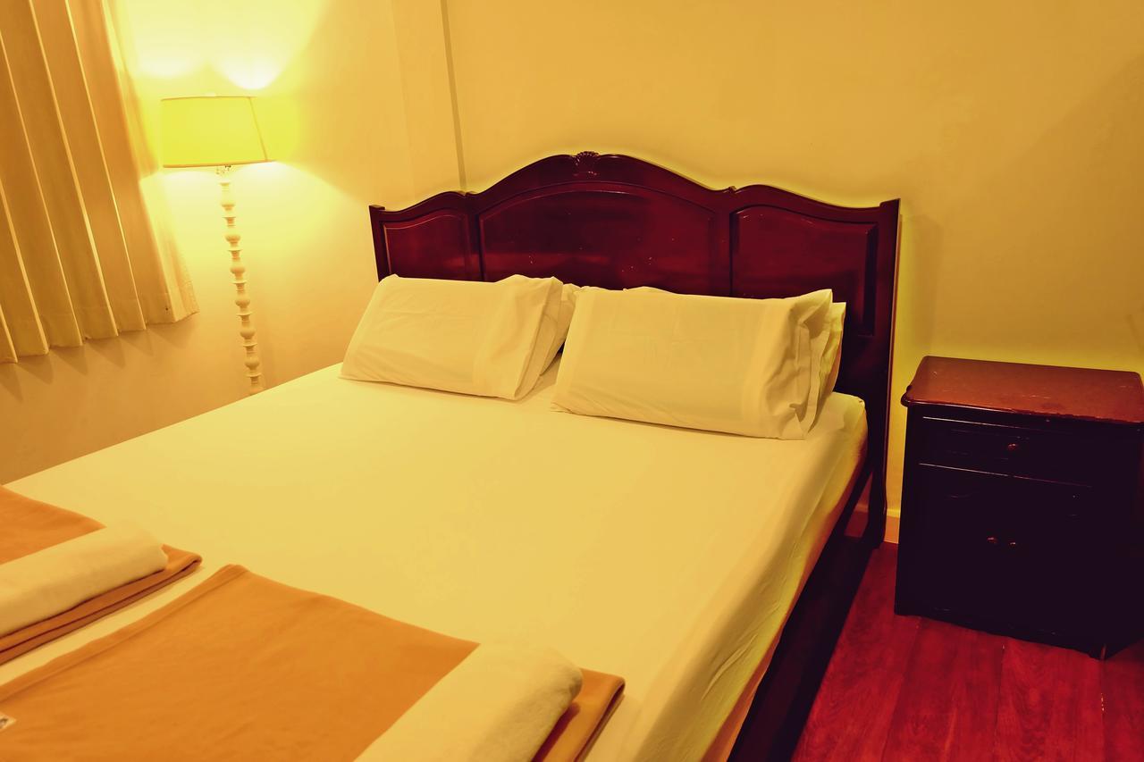 Baan Paan Sook Unitato Hostel Bangkok Kültér fotó