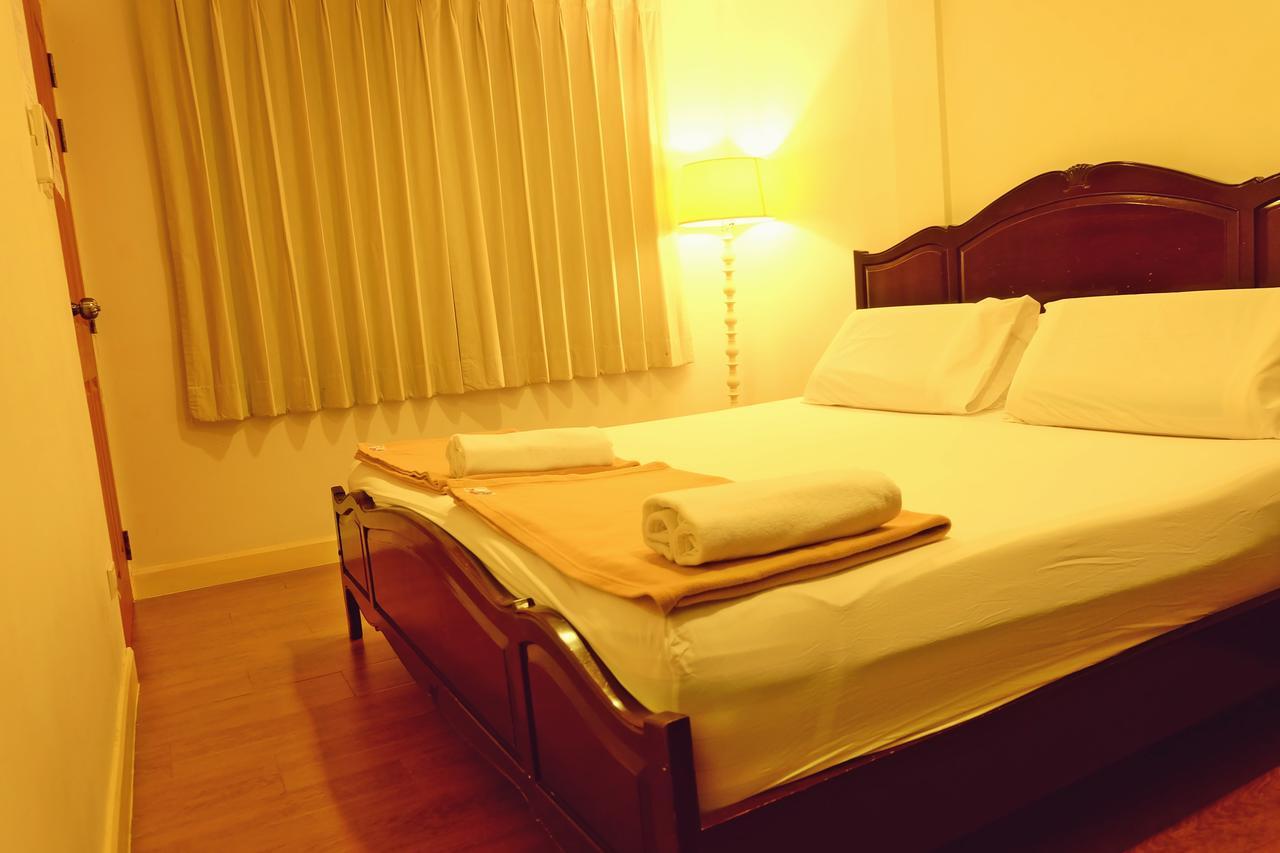 Baan Paan Sook Unitato Hostel Bangkok Kültér fotó