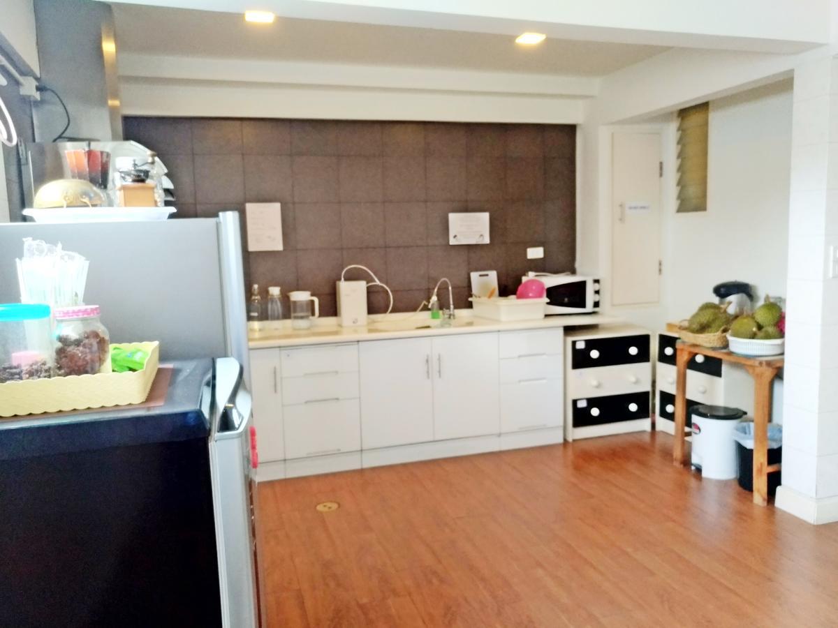 Baan Paan Sook Unitato Hostel Bangkok Kültér fotó
