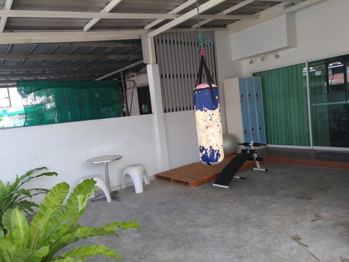 Baan Paan Sook Unitato Hostel Bangkok Kültér fotó